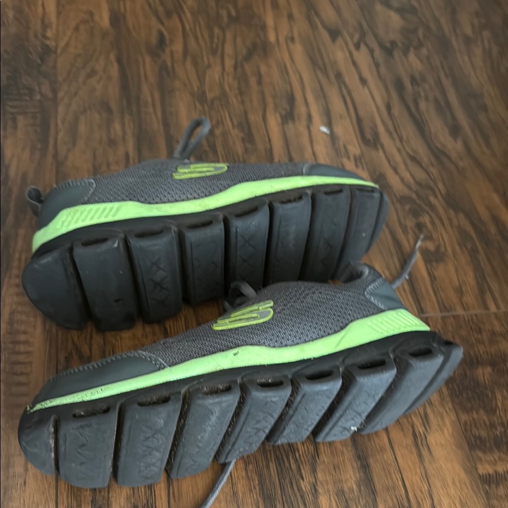 Skechers Kids Gray and Green Shoes size 5 fair condition with some flaws - Picture 12 of 13